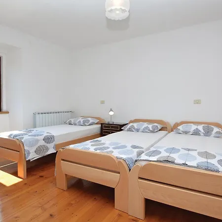 4 Bedroom Beautiful In Črni Kal