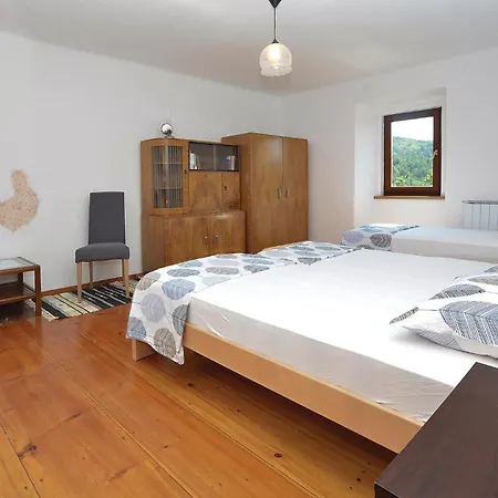 4 Bedroom Beautiful In Casa vacanze