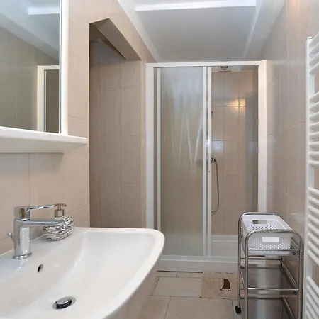 4 Bedroom Beautiful In Črni Kal