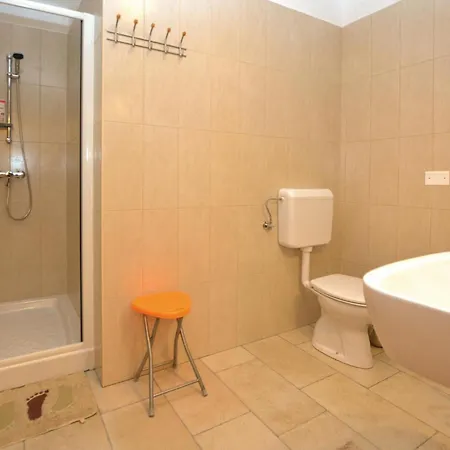 4 Bedroom Beautiful In * Črni Kal